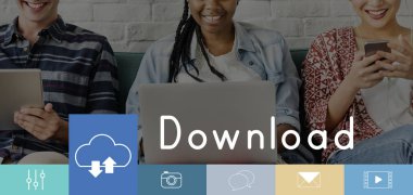 Arkadaşlar dijital cihazlar kullanarak 