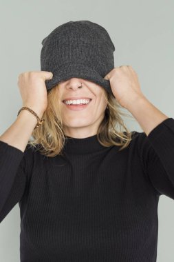 sarışın kadın kapsayan gözler