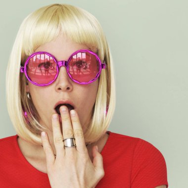 Kadın yapma Oops yüz buruşturma 