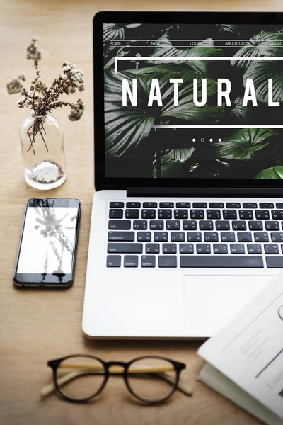 Notebook laptop on table — Stock Photo, Image