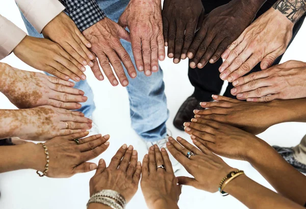 Grupo de mãos humanas montadas — Fotografia de Stock