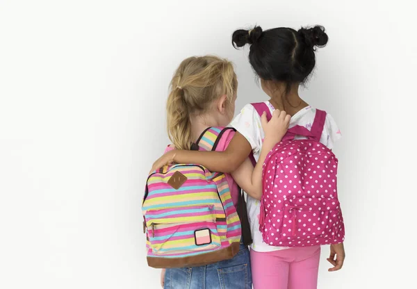 Çanta ile küçük kızlar — Stok fotoğraf