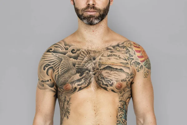 Shirtless 문신된 남자 — 스톡 사진