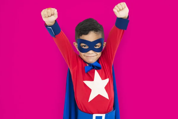 Niño en traje de superhéroe —  Fotos de Stock