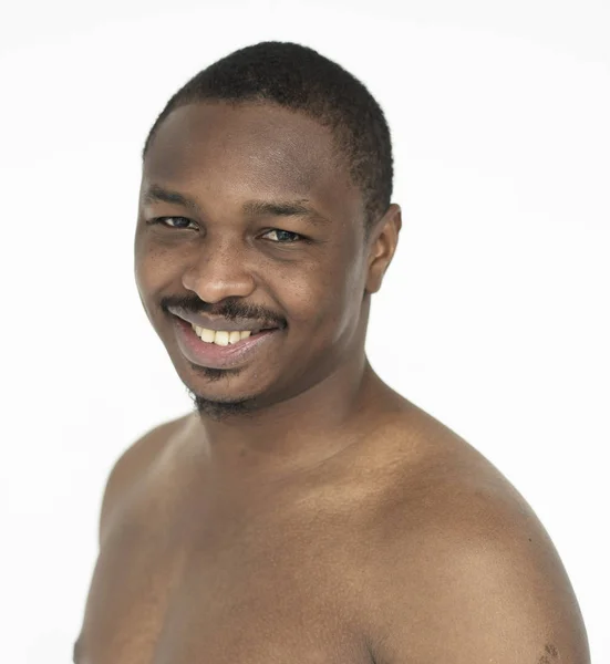 Giovane africano uomo sorridente — Foto Stock