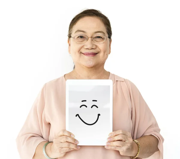 Vrouw met digitale tablet — Stockfoto