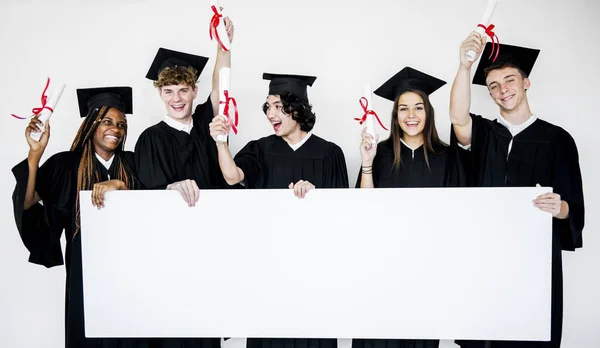 Vrienden houden Banner Board — Stockfoto