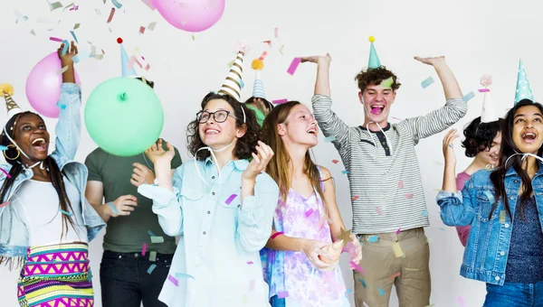 Adolescenti insieme sulla festa — Foto Stock