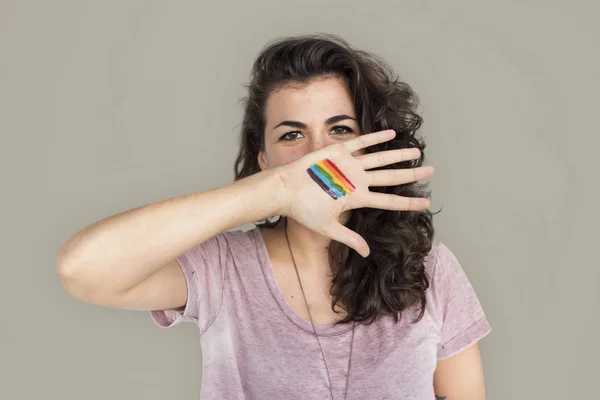 Mulher com sinal LGBT na mão — Fotografia de Stock