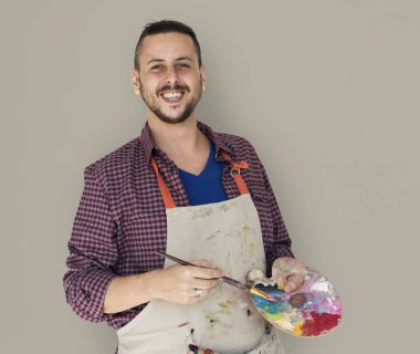 Palet ve sanat fırça ile beyaz sanatçı