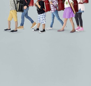 okul çocukları ile bir sırt çantaları