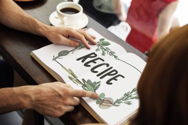 Adam açık kitap işaret