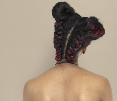 Afrikalı kadın saç modeli ile 