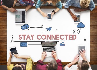 Grup dijital aygıtları ile insan