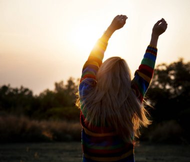 uyku modundan çıkarma sonra kadar uzanan kadın