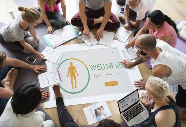 People sitting on floor in cirle — Stock Photo, Image