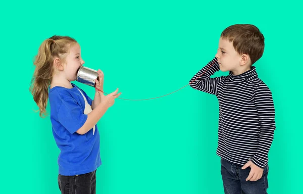 Niños usando String Phone — Foto de Stock