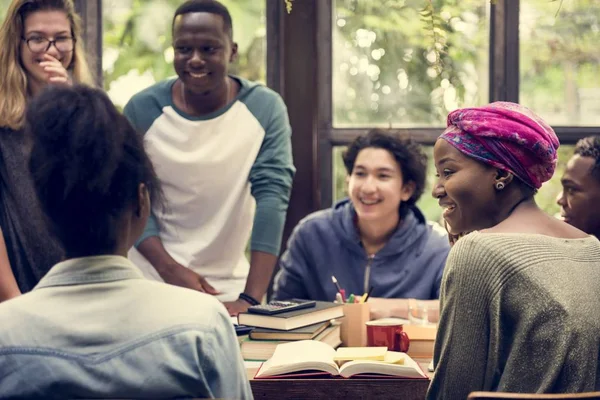 Studenti di diversità studiare — Foto Stock