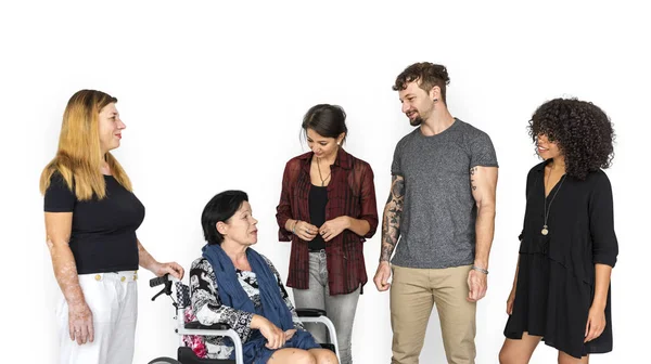 Diversas personas y mujeres con discapacidad — Foto de Stock