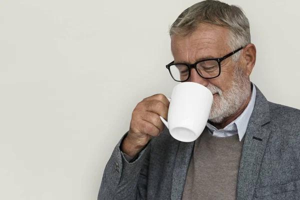 Scatto di studio di uomo d'affari più anziano — Foto Stock