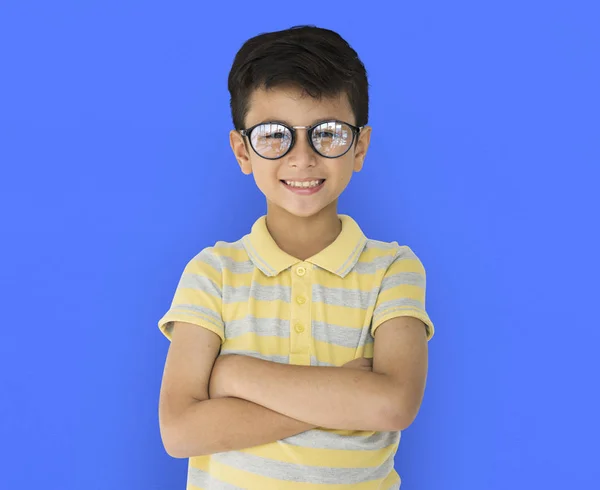 Menino usando óculos — Fotografia de Stock