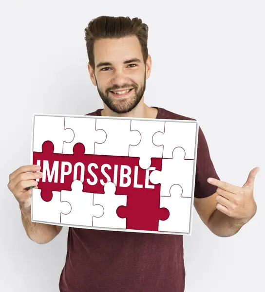 Homem com barba segura cartaz — Fotografia de Stock