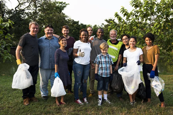 Gente voluntariado proyecto de caridad — Foto de Stock