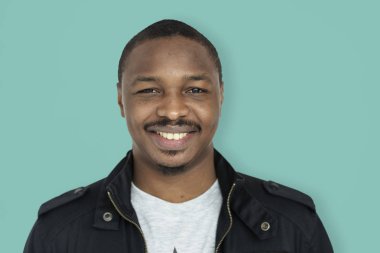 Afrikalı genç gülümseyen