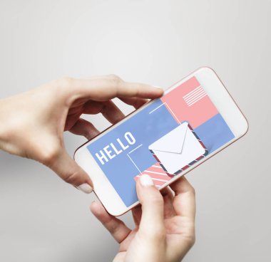 İnsan'ın ellerini kullanarak akıllı telefon 