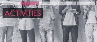 Arkadaşlar dijital cihazlar kullanarak