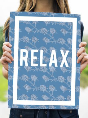 kadın holding tasarlamak 