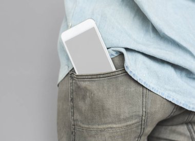 kot pantolon cebinde dijital smartphone