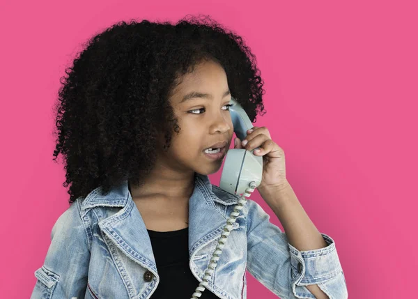 Meisje praten aan de telefoon — Stockfoto