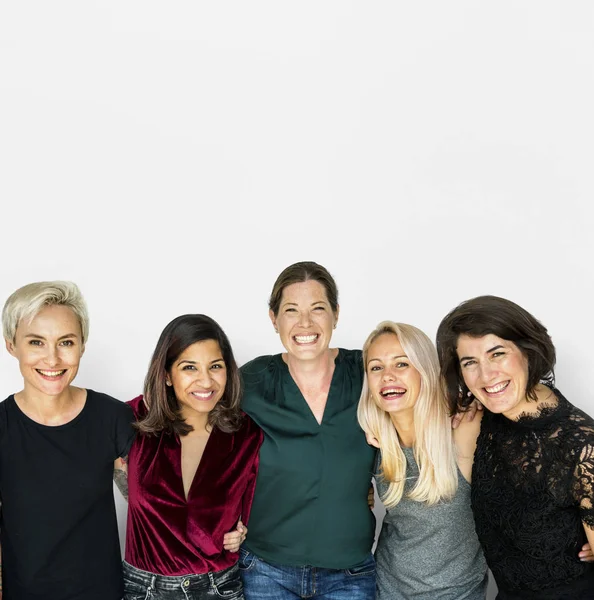 Gruppo di donne sorridenti — Foto Stock