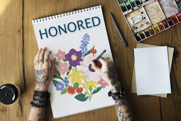 Creative Tattooed woman hands drawing — Stock Photo, Image