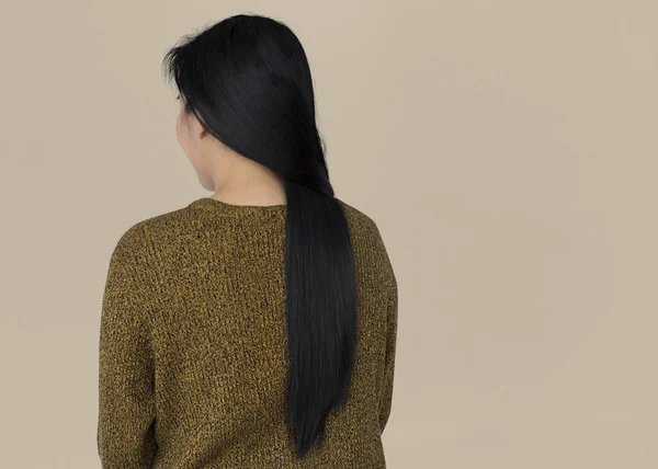 Asiatique femme avec noir cheveux longs — Photo