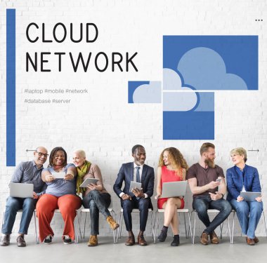 Dijital aygıtlar kullanan insanlar 