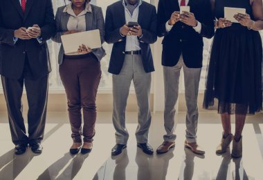 Dijital cihazlar kullanarak iş adamları