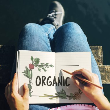 Günlüğe yazan kadın