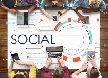 Grup dijital aygıtları ile insan