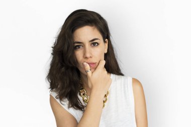 Kafkas kadın yüzüne dokunmak