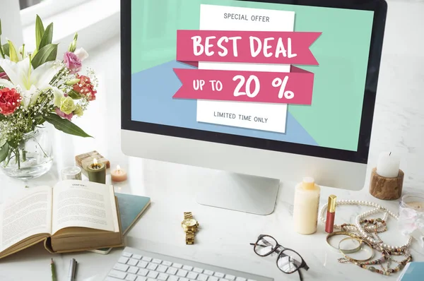 çiçekler ve bilgisayar ile tablo