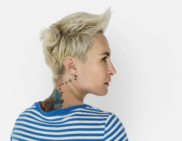 Donna con tatuaggio fresco — Foto Stock