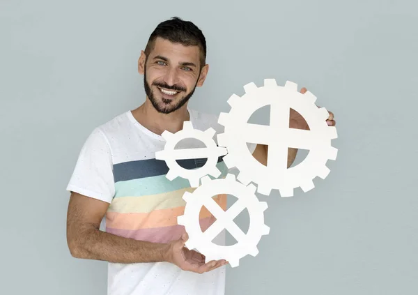 Mellanöstern man innehav gears — Stockfoto