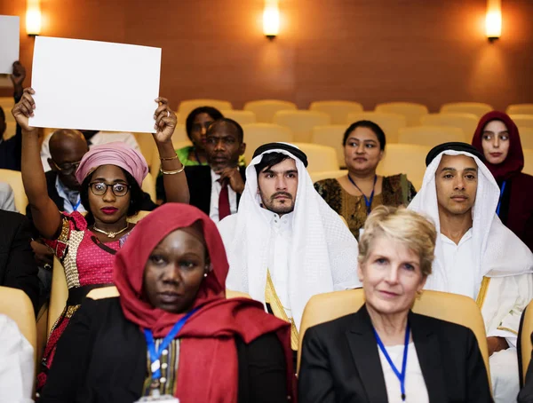 Diverse mensen weergegeven: bestuur — Stockfoto