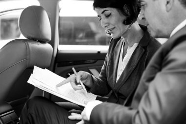 Arabaya çalışma iş adamları