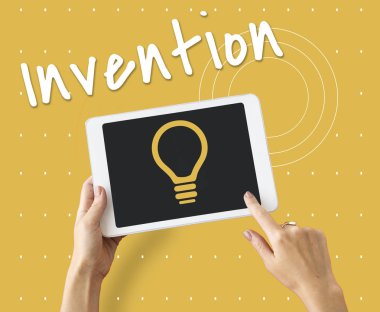 kişi holding dijital tablet