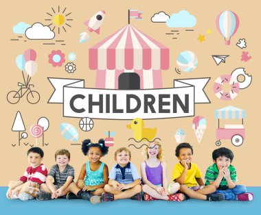 Grafik ile duvarın önünde oturan çocuk