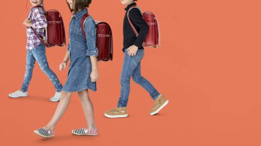 çocuk ile yürüme çanta