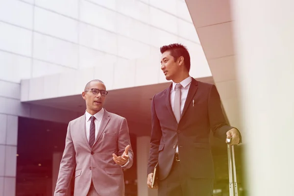 Homens de negócios discutindo — Fotografia de Stock